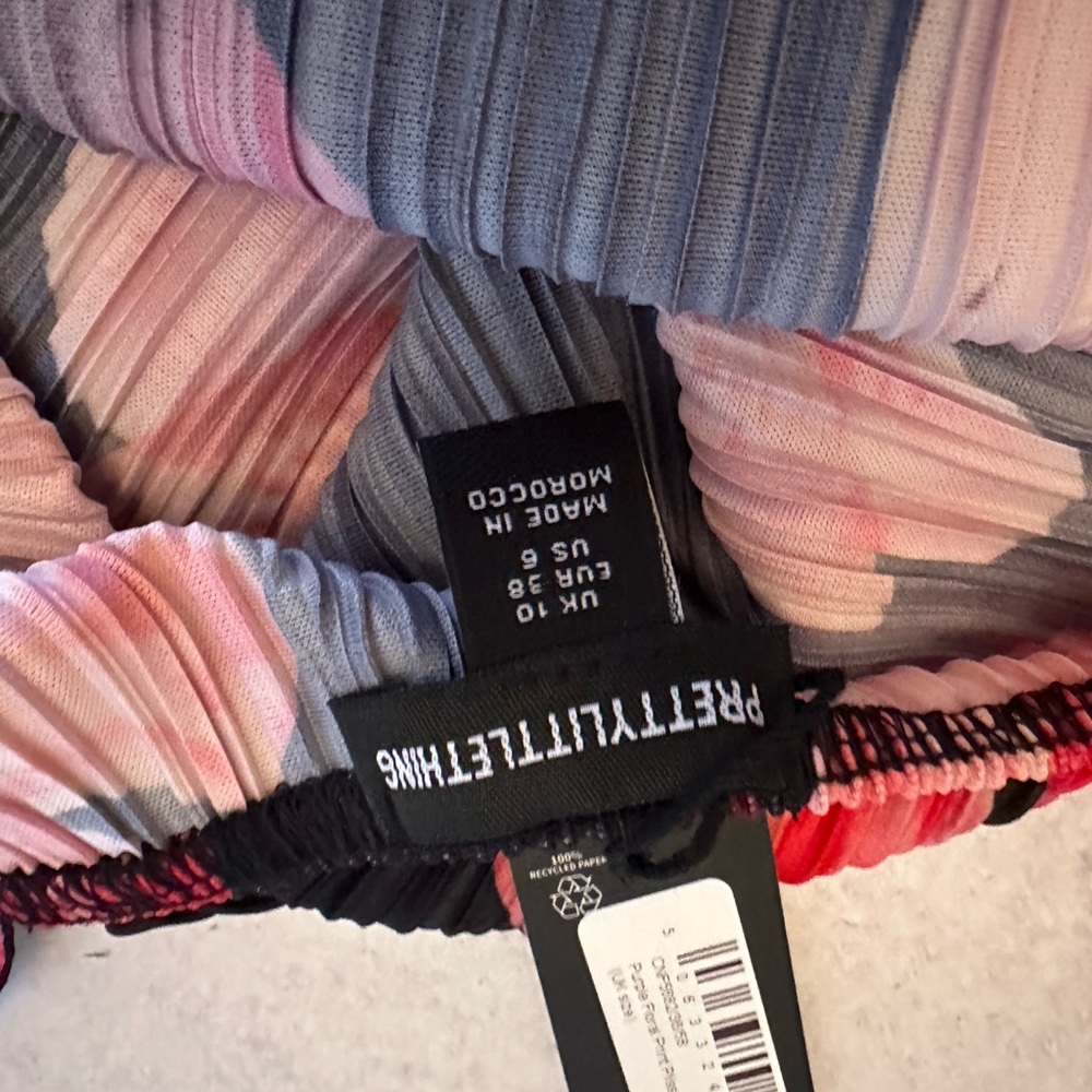 Pretty little thing floral plisse maxi dress - Picture 9 of 11